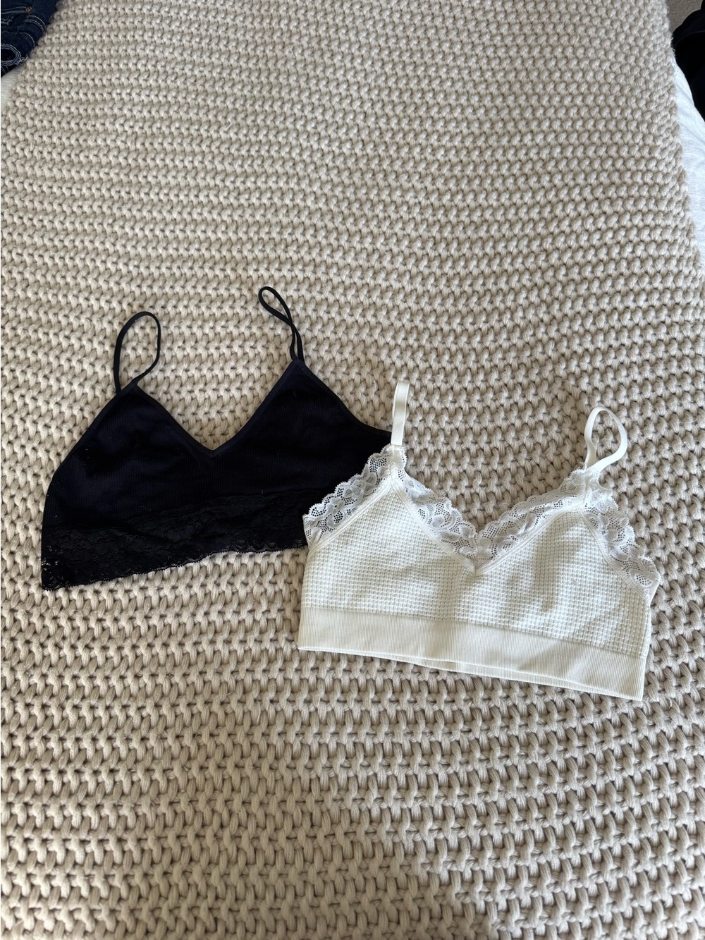 Lace Trim Seamless Bralette - Black & White